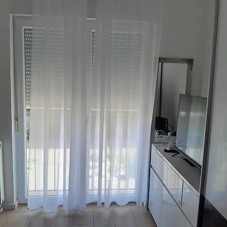 Apartman Tombili 2 *